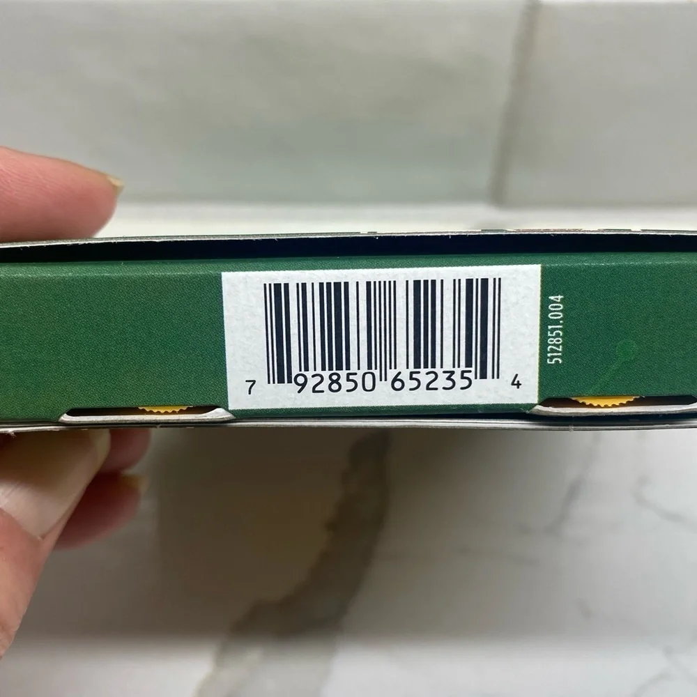 NIB Burt's Bees Holiday Jingle Balms Gift Set 4‎